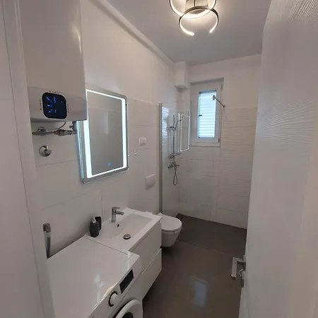 Lana Apartment *